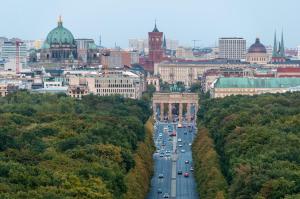 Nespecifikovaný výhled na destinaci Berlín nebo výhled na město při pohledu z aparthotelu
