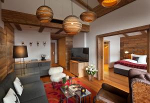 Телевизор и/или развлекательный центр в Kitzhof Mountain Design Resort