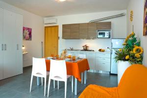 Kuchyň nebo kuchyňský kout v ubytování Residence Galleria Gran Madò