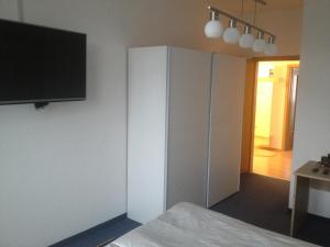 TV i/ili multimedijalni sistem u objektu Apartment Naumann