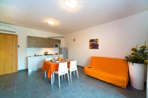 Kuchyň nebo kuchyňský kout v ubytování Residence Galleria Gran Madò