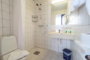 Koupelna v ubytování Centrum Hotel Viljandi