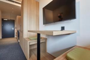 Un televizor și/sau centru de divertisment la miniLOFT apartments Leonding