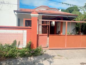 Bygningen som den private indkvartering ligger i + 2 billeder