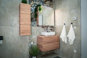 a bathroom with a sink and a mirror at ProZone Gaming Apartment in Hainichen