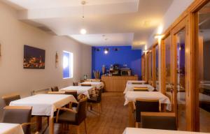 a dining room with tables and chairs and a blue wall at Castillo Fortaleza de Ateca in Ateca