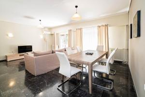 Μια τηλεόραση ή/και κέντρο ψυχαγωγίας στο The Faliro Oasis