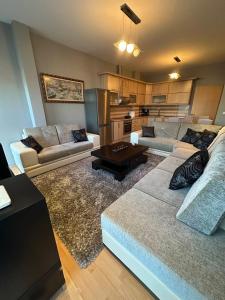 Posezení v ubytování Liqeni Apartment + 6 fotografií