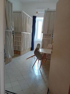 Galeriebild der Unterkunft Follow the Sun Boutique Hostel - Pool, Breakfast & Sea Views in St Julian's