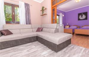 Posteľ alebo postele v izbe v ubytovaní Awesome Apartment In Raslina