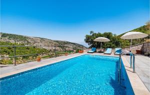 Bazén v ubytování Villa Dol nebo v jeho okolí