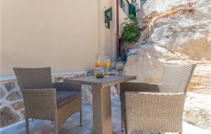 Nápoje v ubytování 3 Bedroom Cozy Home In Skradin