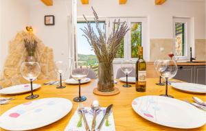 Nápoje v ubytování 3 Bedroom Cozy Home In Skradin