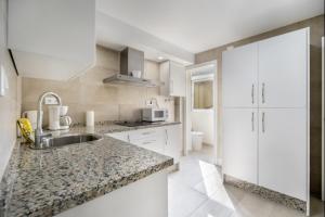 Η κουζίνα ή μικρή κουζίνα στο Agua Marina by Staycare