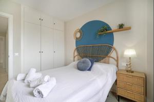 Ένα ή περισσότερα κρεβάτια σε δωμάτιο στο Agua Marina by Staycare