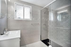 Ένα μπάνιο στο Agua Marina by Staycare +17 φωτογραφίες