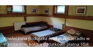 Postel nebo postele na pokoji v ubytování K85 Komańcza Baza Noclegowa Wypadowa Bieszczady Beskid Niski