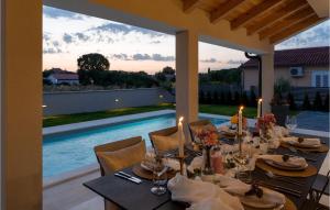 Бассейн в Villa Sophia Rovinj или поблизости