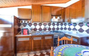 Η κουζίνα ή μικρή κουζίνα στο Nice Apartment In Baunei Nu