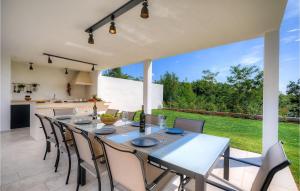 Aed väljaspool majutusasutust Villa Onyx