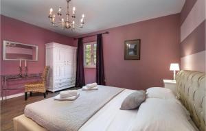 Ένα ή περισσότερα κρεβάτια σε δωμάτιο στο Villa Ari