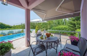 Bazén v ubytování Holiday Home Presika Cr nebo v jeho okolí