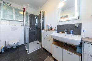 Ένα μπάνιο στο Ferienwohnung Siebenschläfer +2 φωτογραφίες