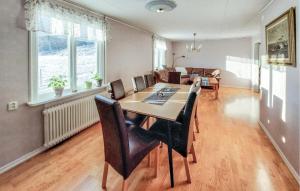 Χώρος καθιστικού στο Nice Home In Torup With Wifi
