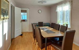 Χώρος καθιστικού στο Nice Home In Torup With Wifi