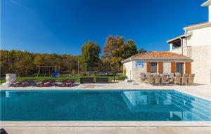 Nova VasにあるVilla San Lorenzoの家の前のプール +52枚の写真