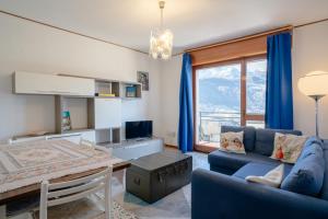 TV a/nebo společenská místnost v ubytování Bellavista - Residence in Barzio center near free ski shuttle