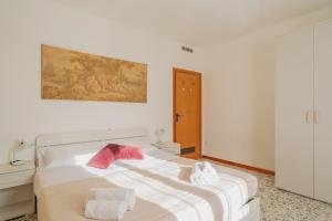 Postel nebo postele na pokoji v ubytování Bellavista - Residence in Barzio center near free ski shuttle