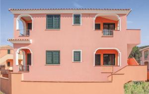 オロゼーイにあるTriloのピンクの家