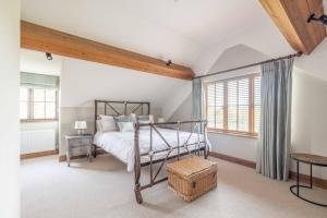 Ένα ή περισσότερα κρεβάτια σε δωμάτιο στο Luxury 4 Bed Barn, 10 Mins to Windsor!