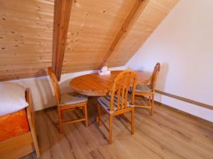 Istumisnurk majutusasutuses Apartmány 13 Chata