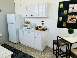 Küche/Küchenzeile in der Unterkunft Savvys Place