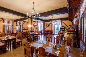 Restaurace v ubytování RIN Airport Hotel