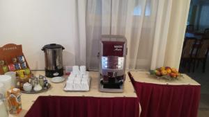 a coffee maker sitting on top of a table at Aranysas bungalló in Alsóörs