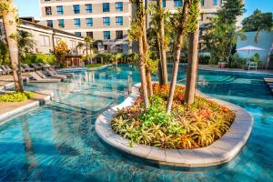 Bazén v ubytování Hotel Saint George nebo v jeho okolí