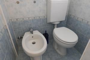 5 minutes Sea stunning apartment的一间浴室