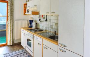 Η κουζίνα ή μικρή κουζίνα στο Sehr Schoene Ferienwohnung +24 φωτογραφίες
