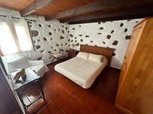 Postel nebo postele na pokoji v ubytování Casa Rural Higuera Morales