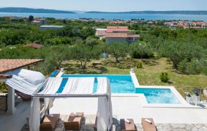 Φυσικό τοπίο κοντά σε αυτή η παραθεριστική κατοικία +26 φωτογραφίες