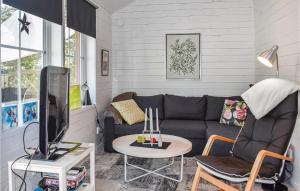 Posezení v ubytování 1 Bedroom Stunning Home In Löderup