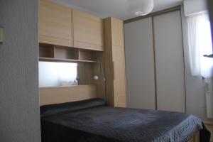 a small bedroom with a bed and a window at Harmonie in Pau