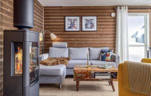 Χώρος καθιστικού στο 4 Bedroom Amazing Home In Lillehammer