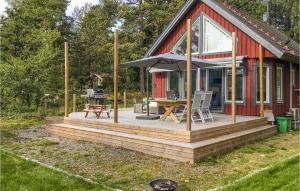 Κήπος έξω από το Stunning Home In Edsbro With Wifi