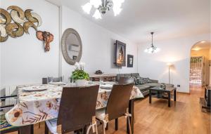 Χώρος καθιστικού στο Lovely Apartment In Benalmádena