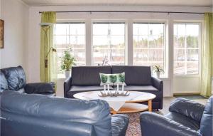Χώρος καθιστικού στο Amazing Home In Tingsryd With Wifi
