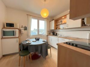 Kuchyň nebo kuchyňský kout v ubytování Appartement le Theven